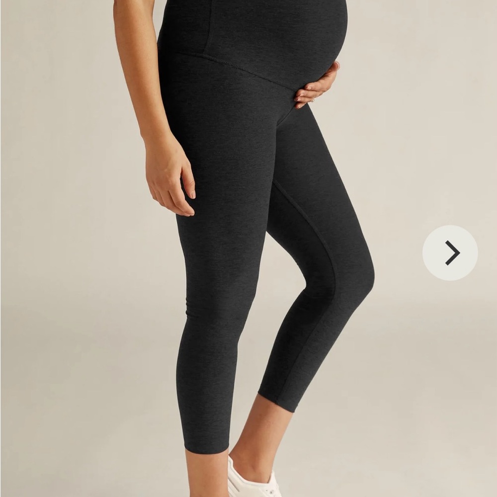 Beyond Yoga Darkest Midnight Cropped Maternity Leggings Size M